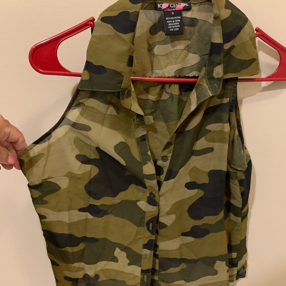 Sheer camo button down tank top - Picture 4 of 5